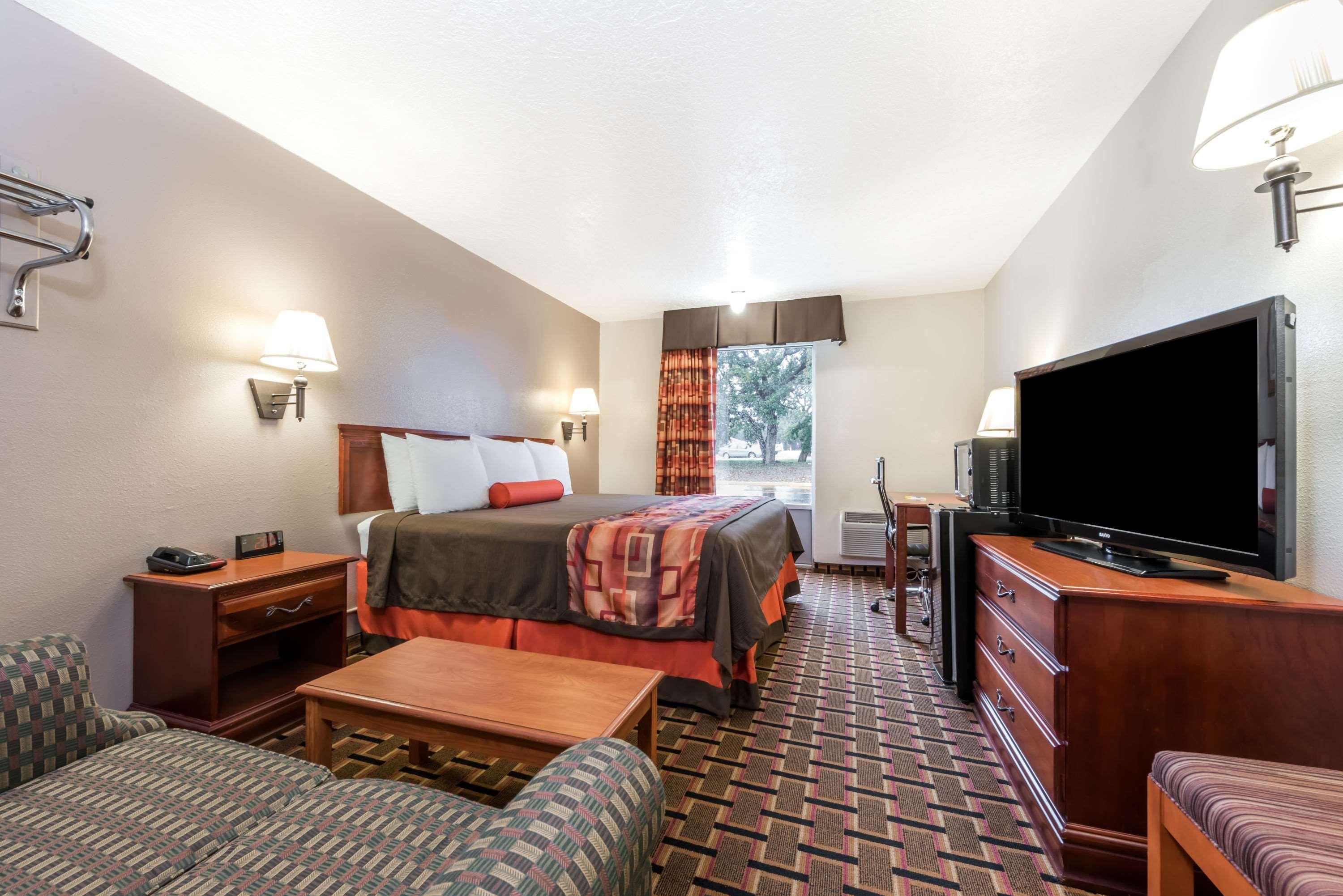 Days By Wyndham Hotel