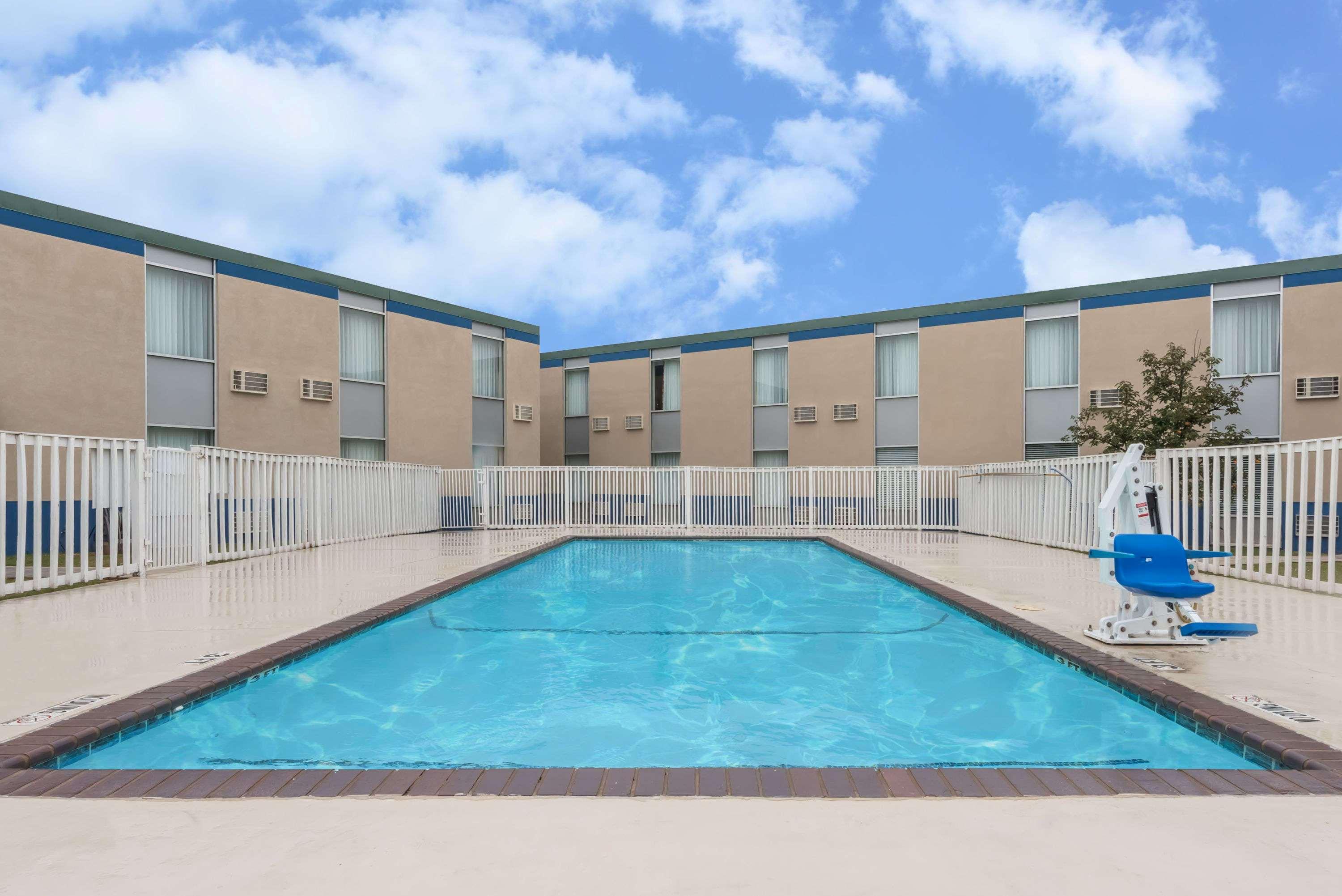 Days By Wyndham Hotel 2*