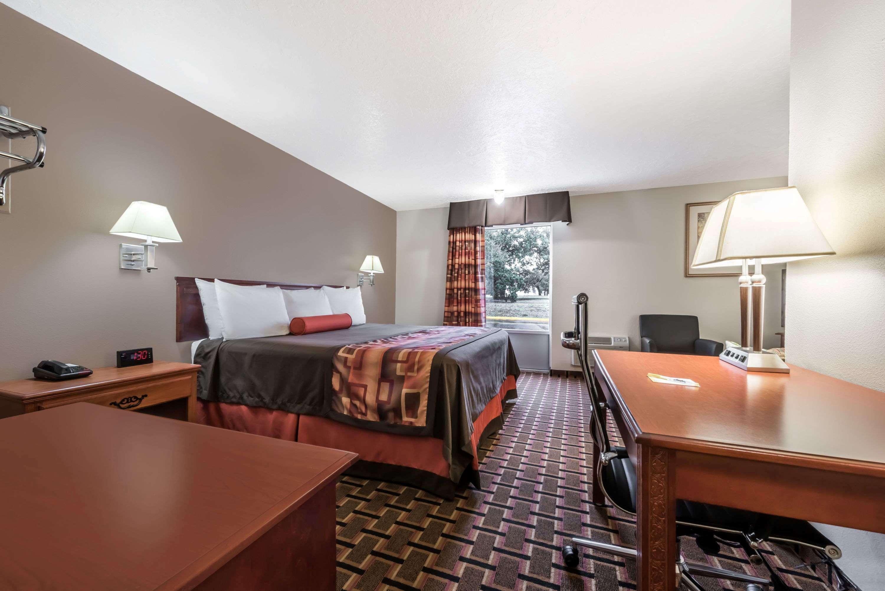 Hotel Days By Wyndham Duncan